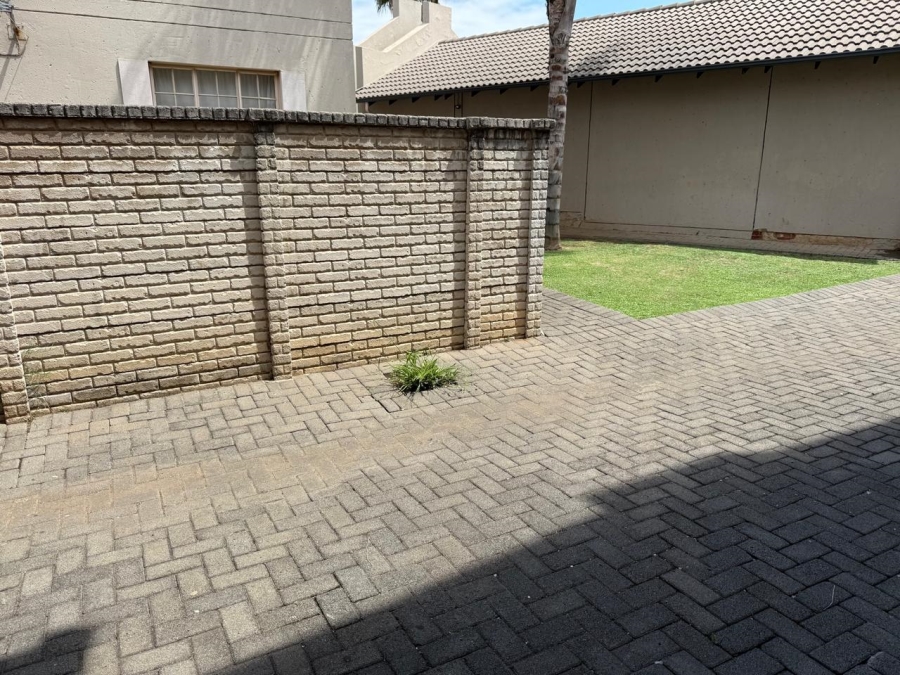 2 Bedroom Property for Sale in Waterval East North West